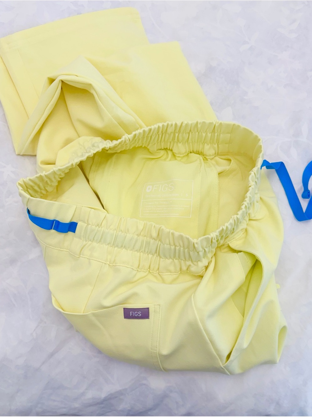 Figs Scrub Pants Dowa High Waist in Yellow with Blue Drawstring - Picture 3 of 5